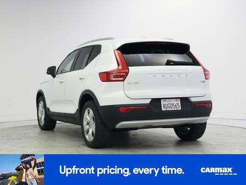 White 2021 Volvo XC40 T5 Momentum