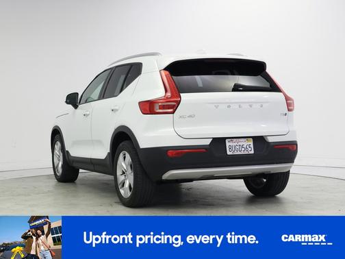 White 2021 Volvo XC40 T5 Momentum