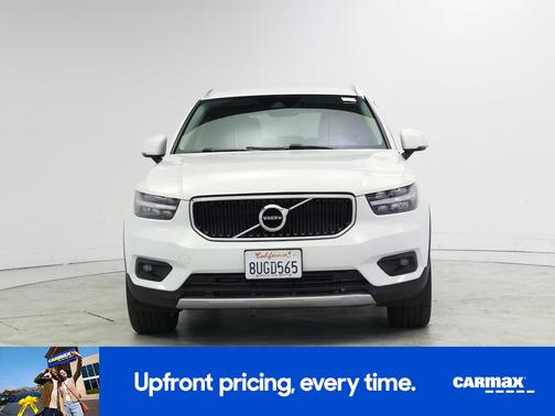 White 2021 Volvo XC40 T5 Momentum