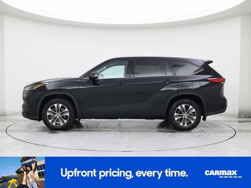 Black 2022 Toyota Highlander XLE