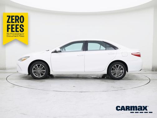 White 2016 Toyota Camry SE