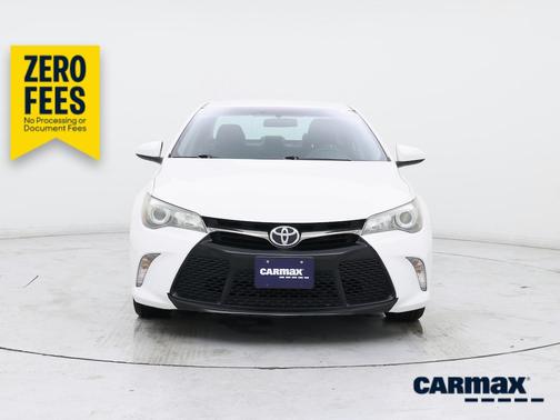 White 2016 Toyota Camry SE
