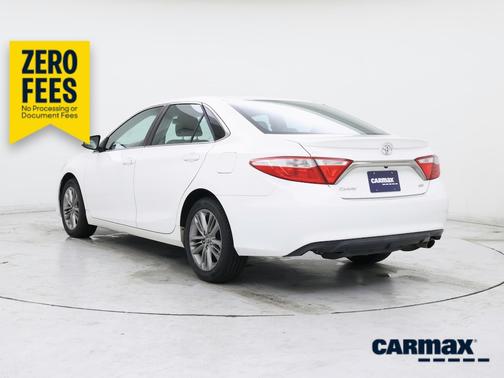 White 2016 Toyota Camry SE