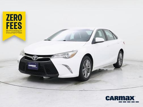 White 2016 Toyota Camry SE