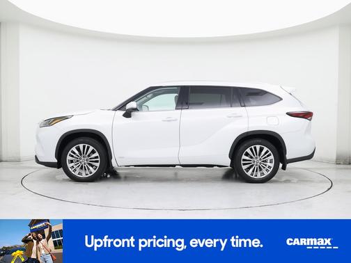 White 2024 Toyota Highlander Hybrid Platinum