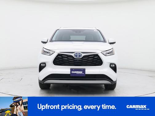 White 2024 Toyota Highlander Hybrid Platinum