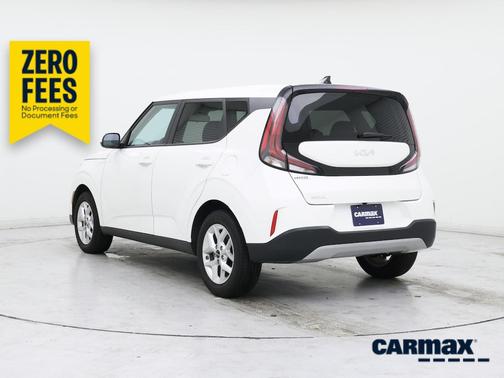 White 2024 Kia Soul LX