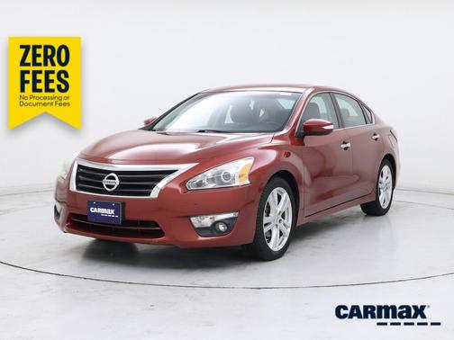 Red 2015 Nissan Altima SL
