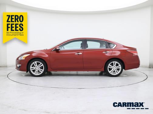 Red 2015 Nissan Altima SL