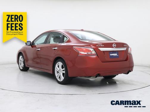 Red 2015 Nissan Altima SL