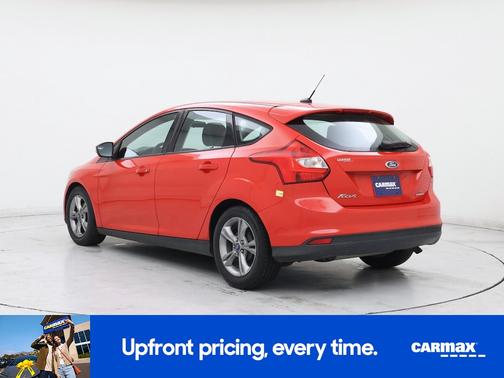 Red 2014 Ford Focus SE