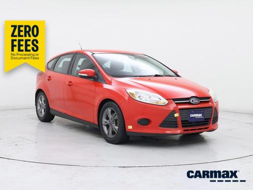 Red 2014 Ford Focus SE