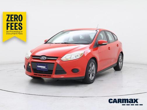 Red 2014 Ford Focus SE