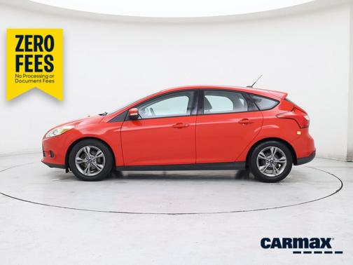 Red 2014 Ford Focus SE