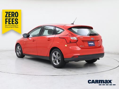 Red 2014 Ford Focus SE