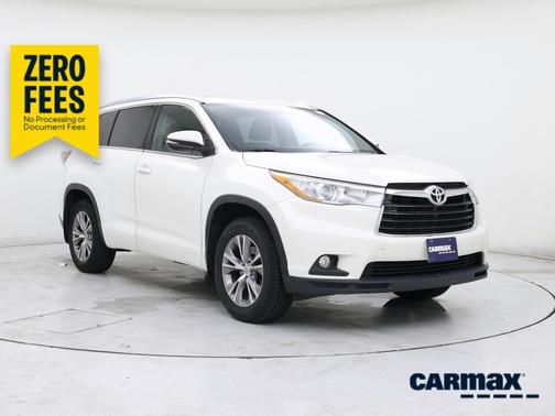White 2015 Toyota Highlander XLE