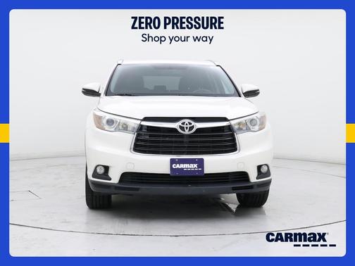 White 2015 Toyota Highlander XLE