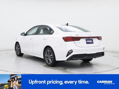 White 2023 Kia Forte LXS