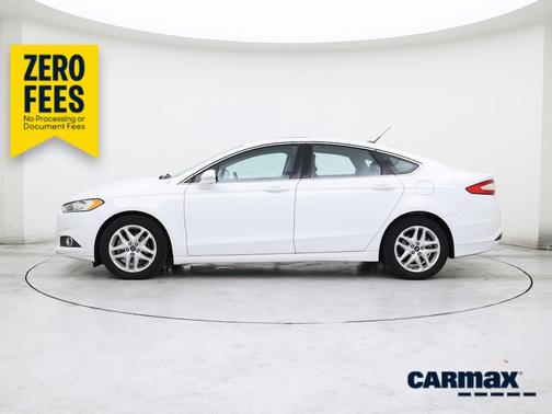White 2016 Ford Fusion SE