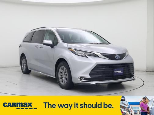 2022 Toyota Sienna XLE