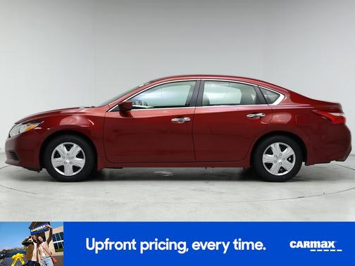 Red 2016 Nissan Altima