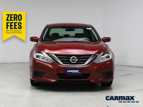 Red 2016 Nissan Altima