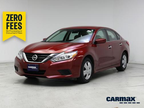 Red 2016 Nissan Altima