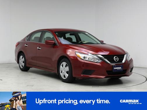 Red 2016 Nissan Altima