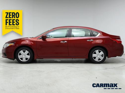 Red 2016 Nissan Altima