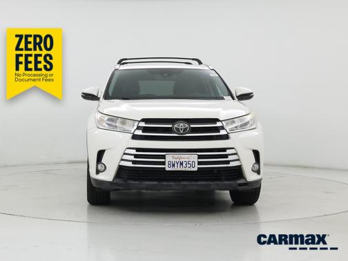 White 2018 Toyota Highlander XLE