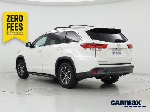 White 2018 Toyota Highlander XLE