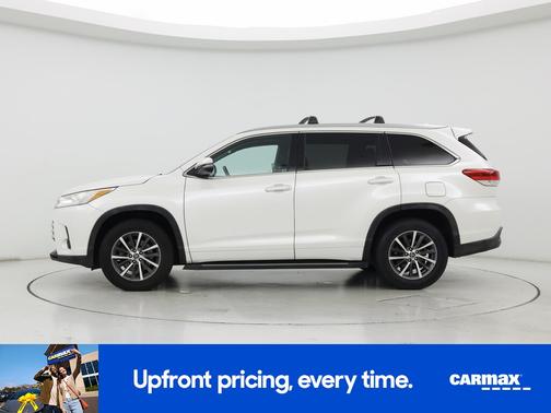 White 2018 Toyota Highlander XLE