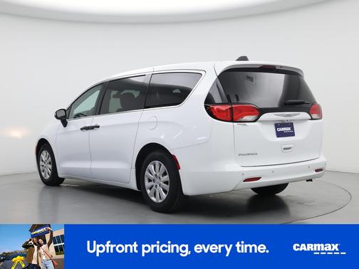 White 2018 Chrysler Pacifica L