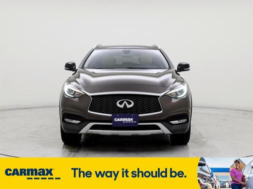 2017 INFINITI QX30 Premium