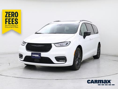 White 2025 Chrysler Pacifica Limited