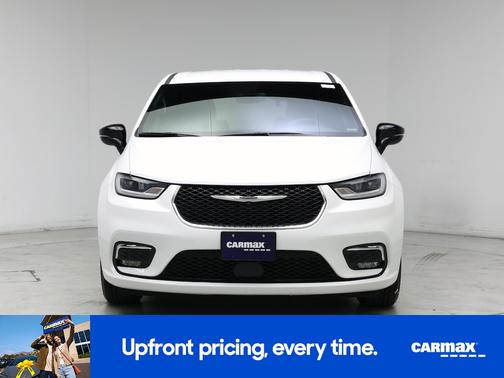 White 2025 Chrysler Pacifica Select