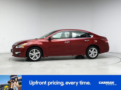 Red 2015 Nissan Altima SV