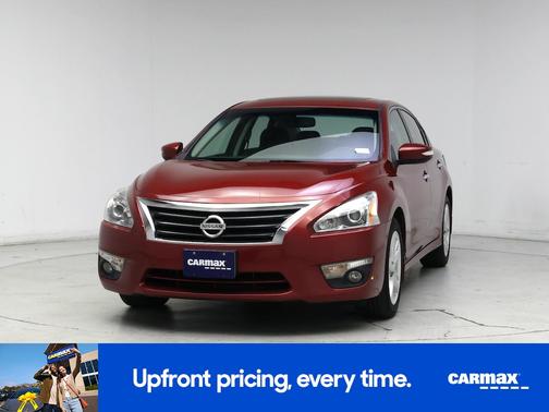 Red 2015 Nissan Altima SV