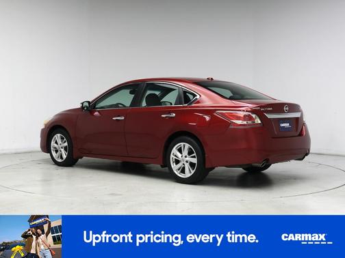 Red 2015 Nissan Altima SV
