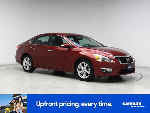 Red 2015 Nissan Altima SV