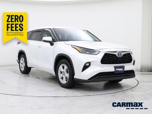White 2022 Toyota Highlander Hybrid LE