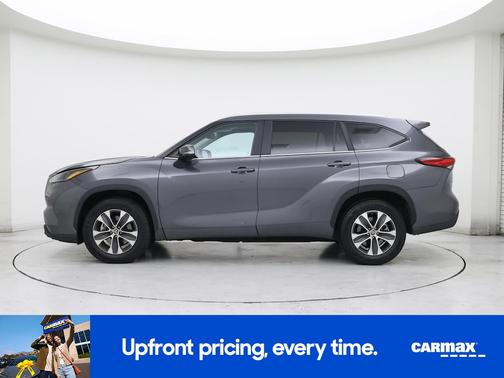 Gray 2023 Toyota Highlander XLE