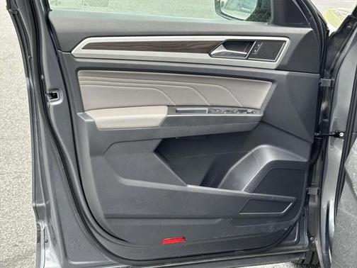 2022 Volkswagen Atlas 3.6L SE w/Technology