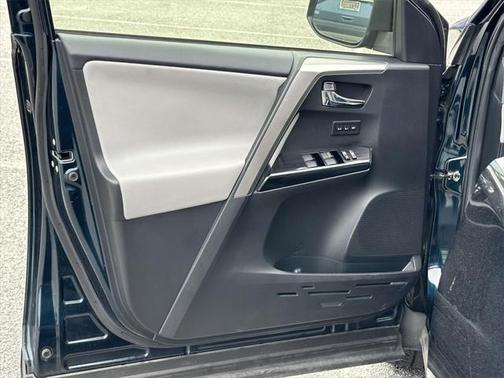 2018 Toyota RAV4 Hybrid SE