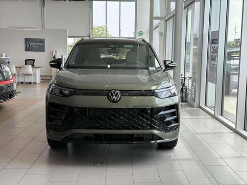 2025 Volkswagen Tiguan 2.0T SE R-Line Black 4MOTION