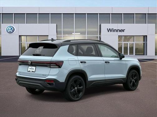 2025 Volkswagen Taos 1.5T SE Black