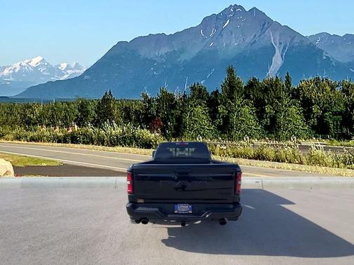Diamond Black Crystal Pearlcoat 2026 RAM 1500 Laramie