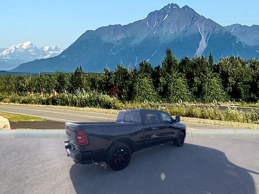 Diamond Black Crystal Pearlcoat 2026 RAM 1500 Laramie