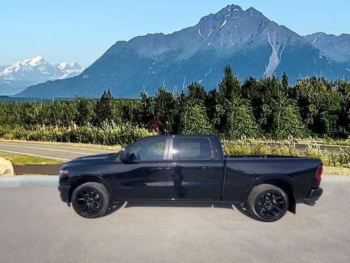 Diamond Black Crystal Pearlcoat 2026 RAM 1500 Laramie