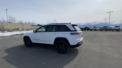Bright White Clearcoat 2023 Jeep Grand Cherokee Limited